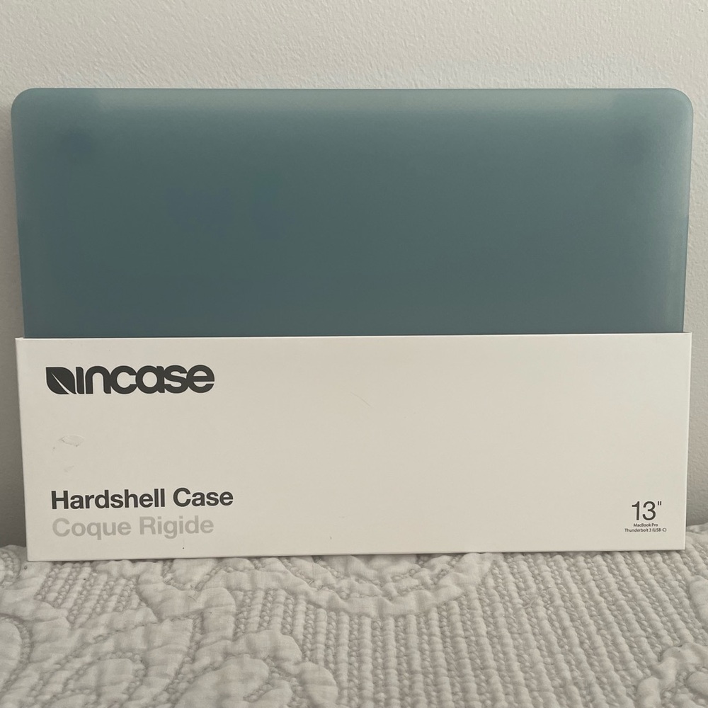 Incase MacBook Hard case 13”